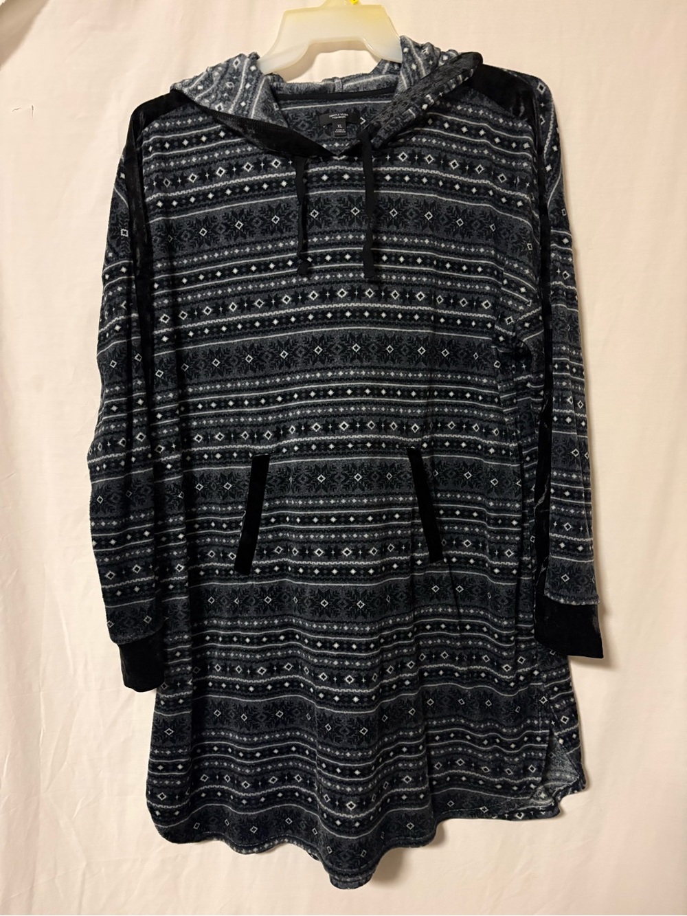 Simply Vera Vera Wang Black and White Hooded Pullover Robe/Lounging Gown